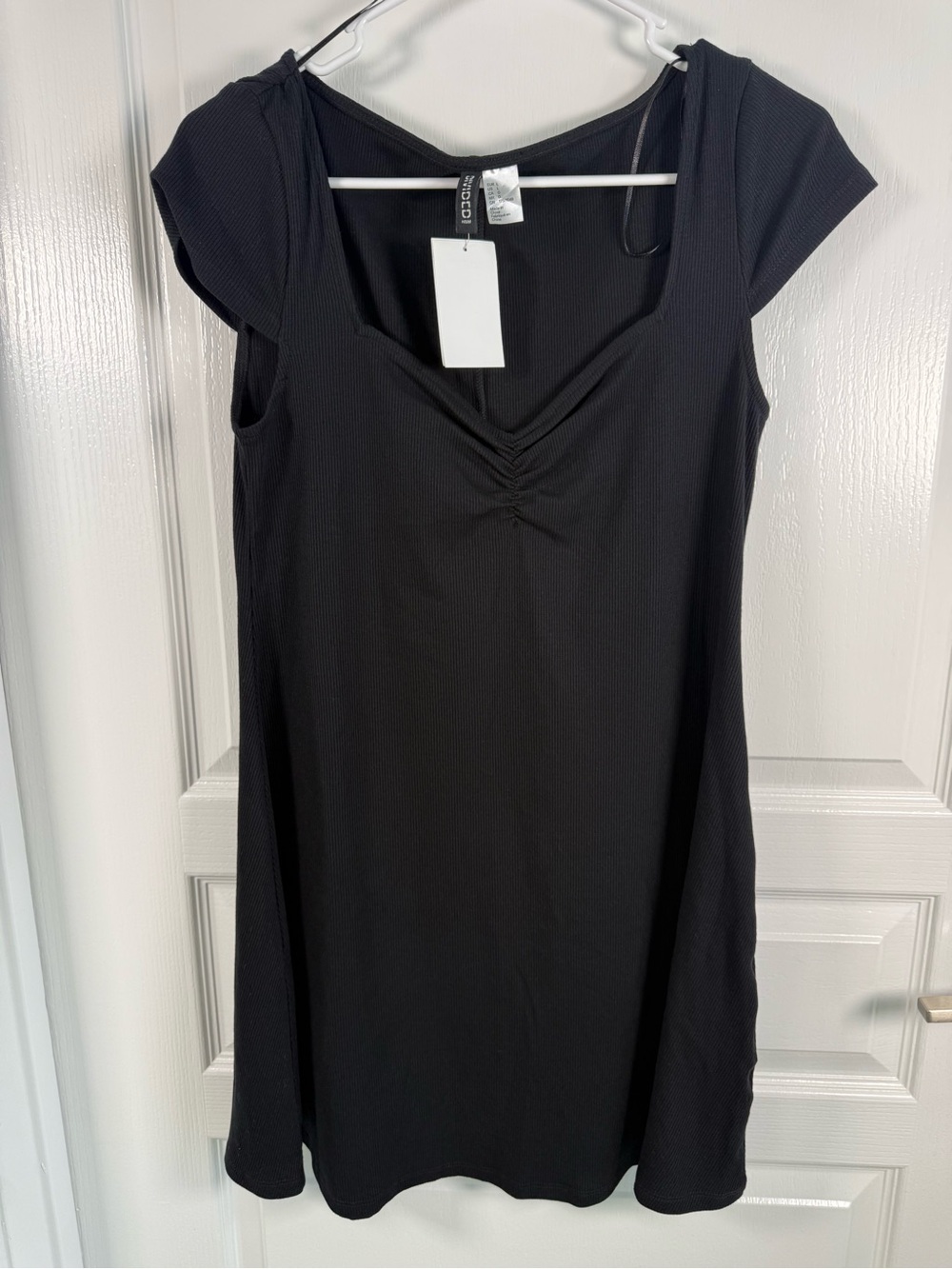H&M Black Cap Sleeve Mini Dress size L (038)